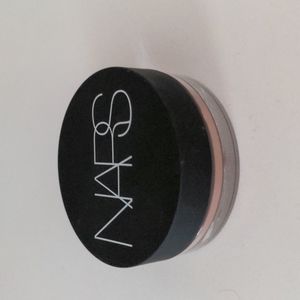 NARS ILLUMINATING LOOSE POWDER NET WT .0.09 Oz.2.5g